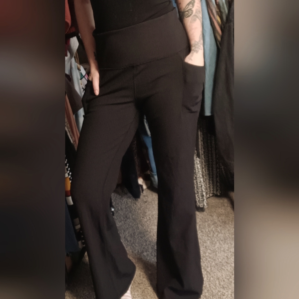 NWOT SUPER STRETCHY "Athleta" yoga pants for Activewear.
